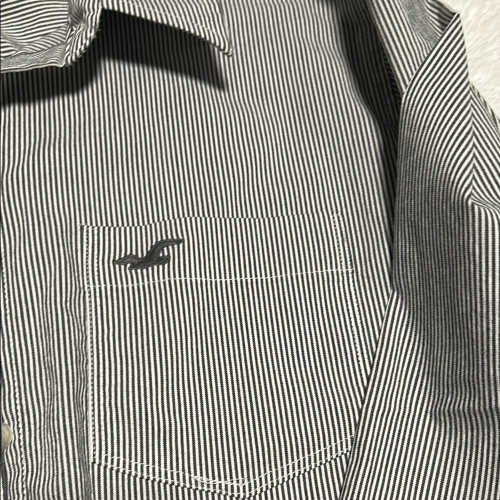 Hollister NWOT Black and White Casual Button Down Shirt - Picture 2 of 4